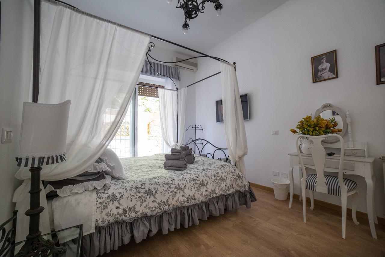 La Piazzetta Delle Regine Couette-café 2*